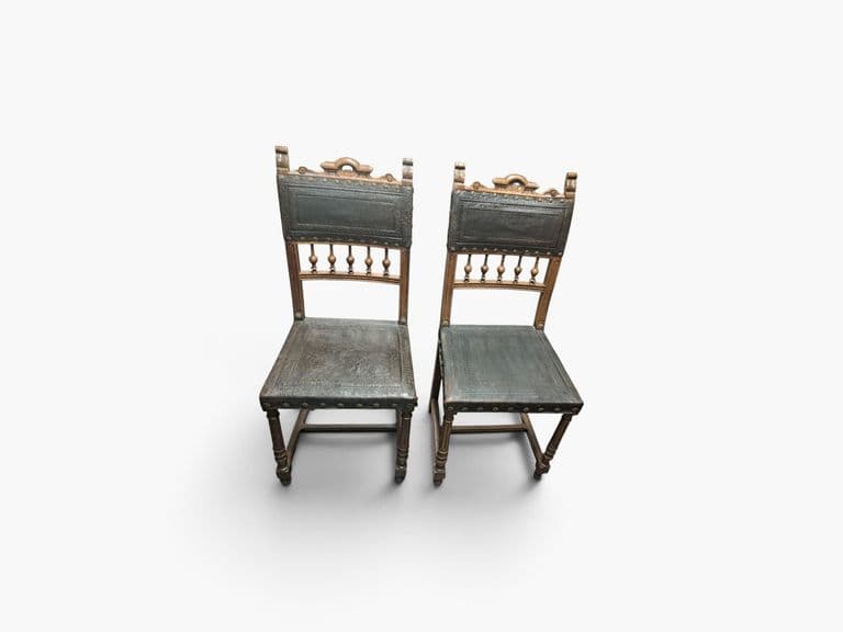 Set van 2 Antieke Neorenaissance Eikenhouten Stoelen met Leren Bekleding